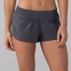 Lululemon Hotty Hot Short II (2.5")
Dark Carbon